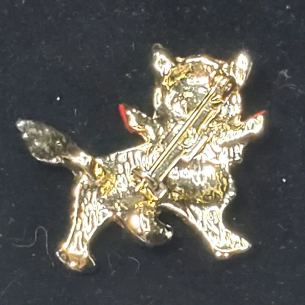 Vtg Cat Brooch Red Enamel Bow Green Rhinestone Eyes Gold Tone Pin 1